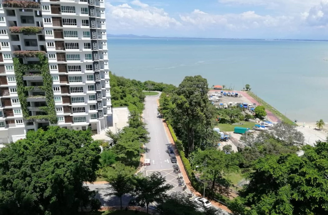 The super condominium has a 4,756 square feet