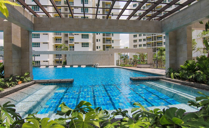 Swimming pool