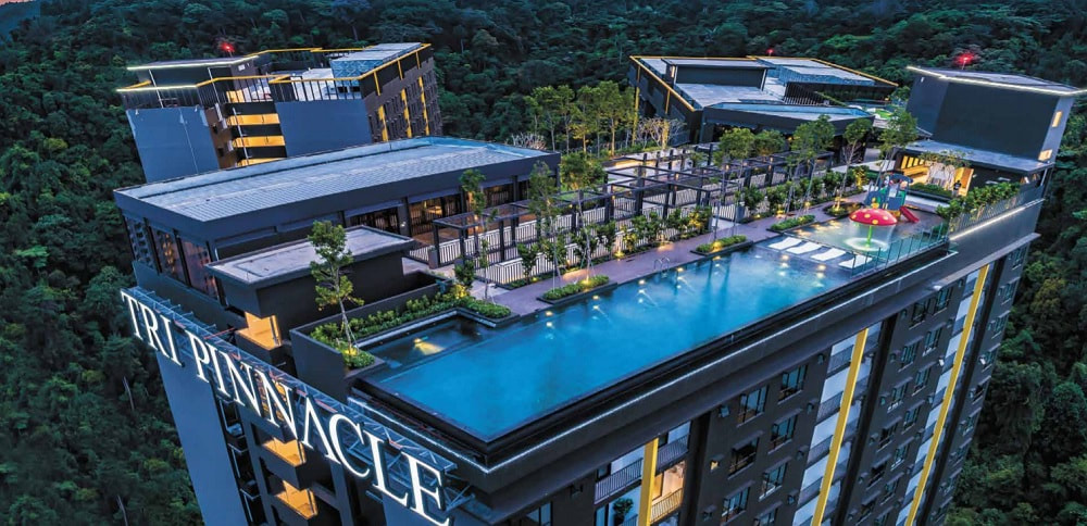 ​Tri Pinnacle Infinity Sky Pool on the rooftop
