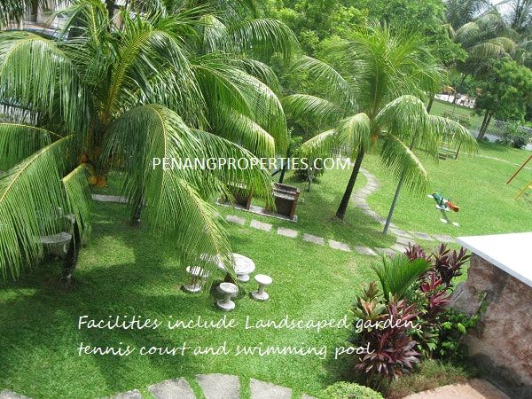 Grass garden with round table and stools.