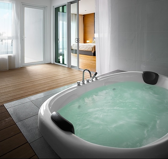 Jacuzzi bathtub - hot and cold bath