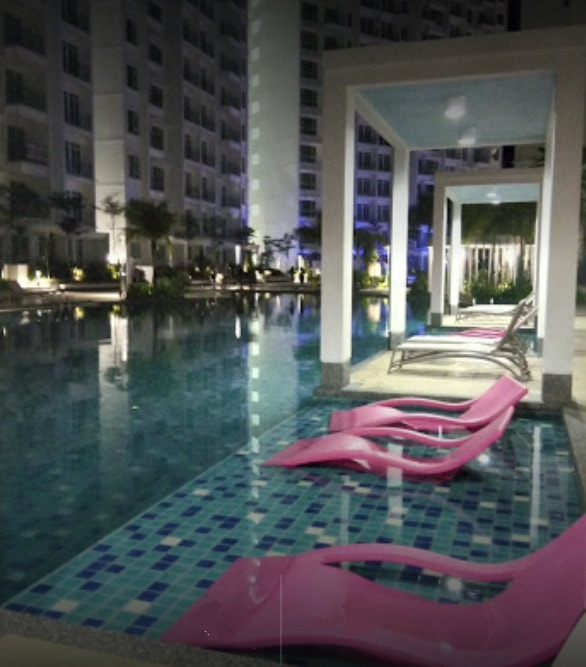 Water seating pool chair