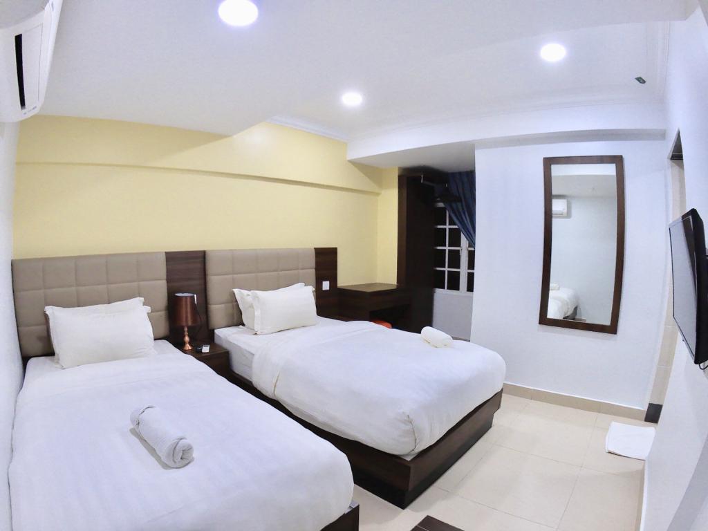 Twin bed bedroom